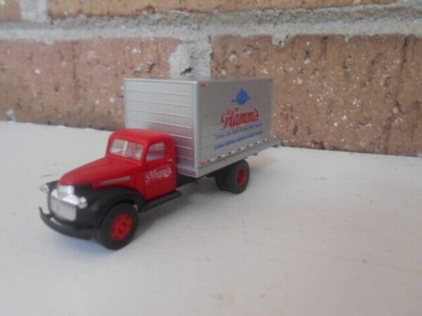 CLASSIC METAL WORKS HO Scale 41/46 Chevrolet Hamm's Water Box Truck #30319 - Image 2
