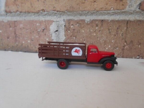 CLASSIC METAL WORKS HO Scale 41/46 Chevrolet Mobil Oil Box Truck #30337 - Image 5