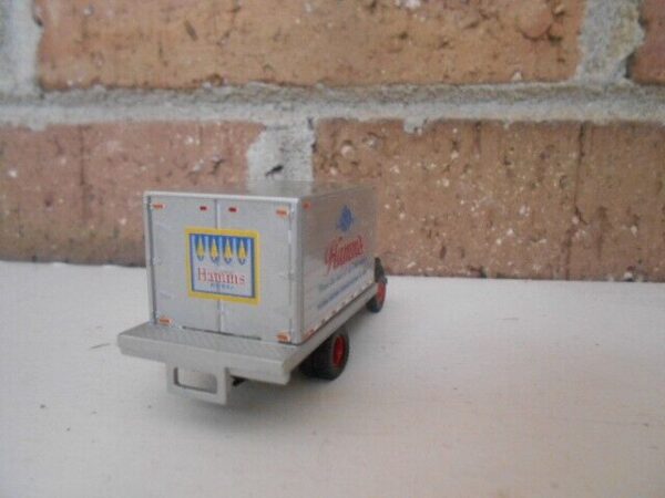 CLASSIC METAL WORKS HO Scale 41/46 Chevrolet Hamm's Water Box Truck #30319 - Image 3