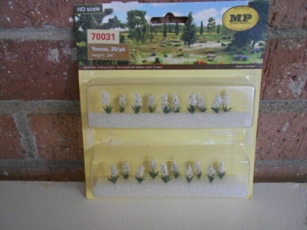MP Scenery Products item #70031 HO Yuccas Plants 20/PK 3/4"