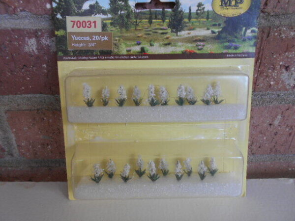 MP Scenery Products item #70031 HO Yuccas Plants 20/PK 3/4" - Image 2