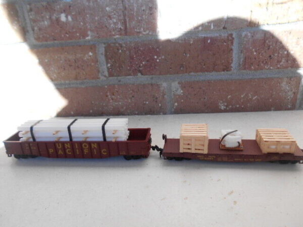 M&B Bizarre and Hobby's Pipe Load With 3 Hand Made  Crates HO Scale #CR1000 - Image 2