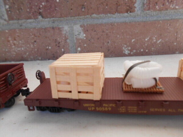 M&B Bizarre and Hobby's Pipe Load With 3 Hand Made  Crates HO Scale #CR1000 (Copy) - Image 2