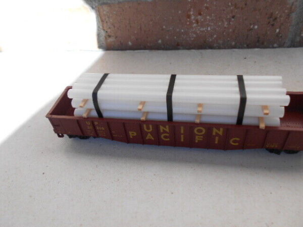 M&B Bizarre and Hobby's Pipe Load With 3 Hand Made  Crates HO Scale #CR1000 (Copy) - Image 4