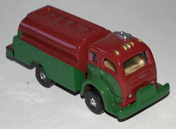 CLASSIC METAL WORKS HO Scale 53' White 3000 Fuel Delivery Truck #30112 R/G - Image 3