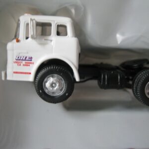 Athearn DHE Ford "C" & 28' Wedge Trailer Item #ATH91031