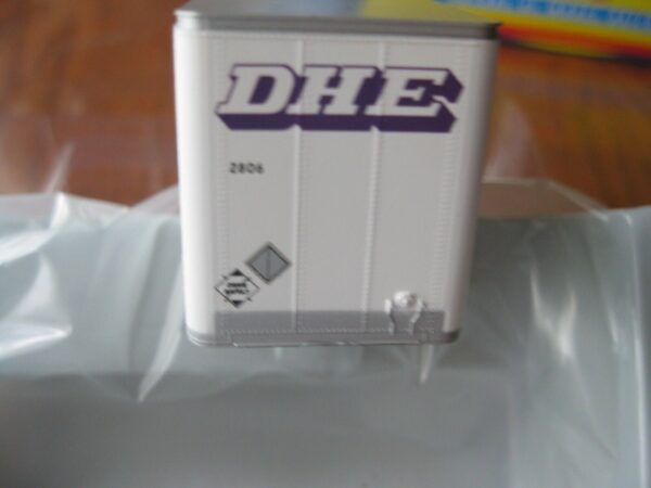 Athearn DHE Ford "C" & 28' Wedge Trailer Item #ATH91031 - Image 4