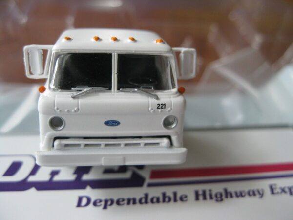 Athearn DHE Ford "C" & 28' Wedge Trailer Item #ATH91031 - Image 6