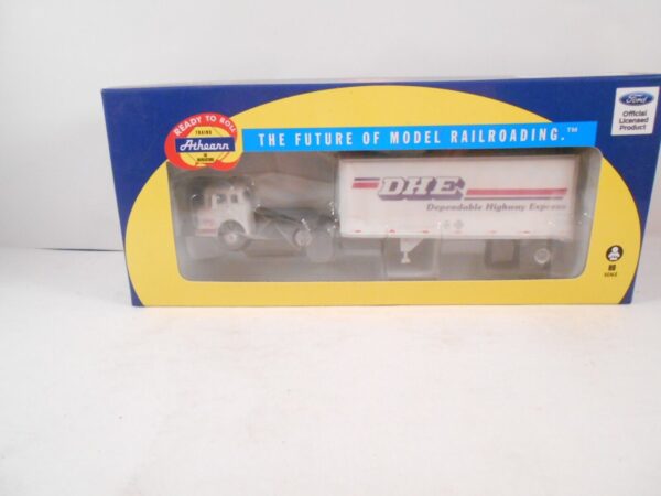 Athearn DHE Ford "C" & 28' Wedge Trailer Item #ATH91031 - Image 11