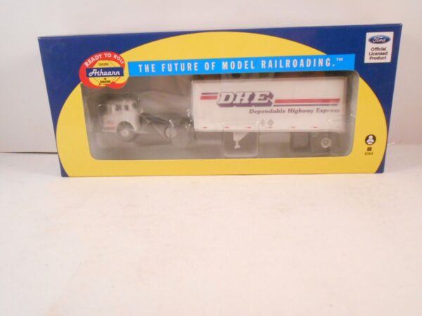 Athearn DHE Ford "C" & 28' Wedge Trailer Item #ATH91031 - Image 12