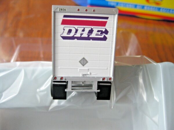 Athearn DHE Ford "C" & 28' Wedge Trailer Item #ATH91031 - Image 17