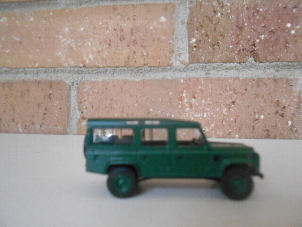 Busch #50377 HO Scale Land Rover Defender Dark Green - Image 3