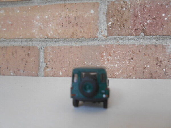 Busch #50377 HO Scale Land Rover Defender Dark Green - Image 4
