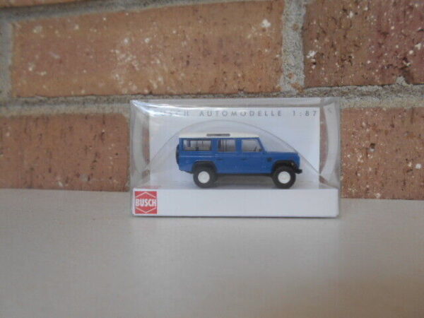 Busch #50302 HO Scale Land Rover Defender Station Wagon 110 Blue & White - Image 5