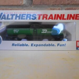 Walthers 931-1440 HO Scale 40' Tank Car Burlington Northern Petroleum Company