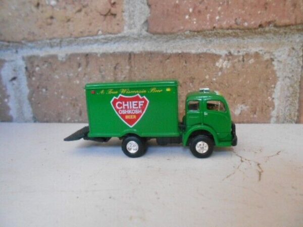 CLASSIC METAL WORKS HO Scale 53 White 3000 Chief Beer Delivery Truck #30111 - Image 2