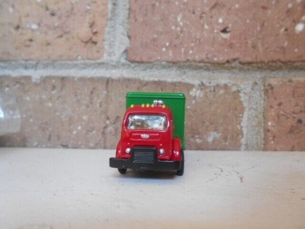 CLASSIC METAL WORKS HO Scale 53 White 3000 Scharfer Beer Delivery Truck #30111 - Image 3