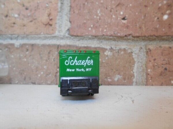 CLASSIC METAL WORKS HO Scale 53 White 3000 Scharfer Beer Delivery Truck #30111 - Image 4