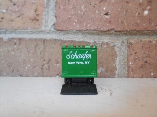 CLASSIC METAL WORKS HO Scale 53 White 3000 Scharfer Beer Delivery Truck #30111 - Image 5