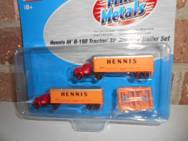 Classic Metal Works  #51101 Hennis IH R190 Tractor/32' AeroVan Trailer Sets - Image 3