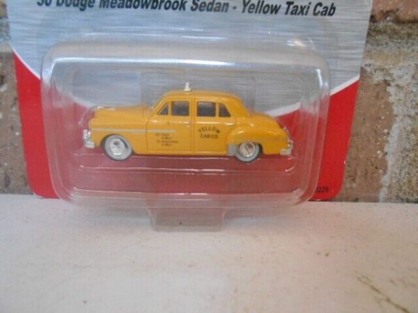 CLASSIC METAL WORKS HO Scale 50 Dodge Meadowbook Sedan Yellow Taxi Cab #30229 - Image 3