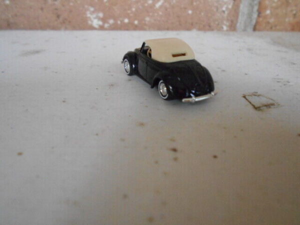 Busch HO Scale VW Hebmuller Cabrio Black & Tan #46706 - Image 3