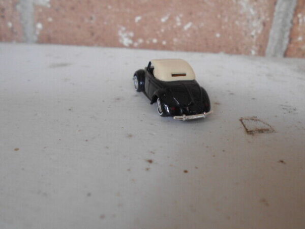Busch HO Scale VW Hebmuller Cabrio Black & Tan #46706 - Image 5