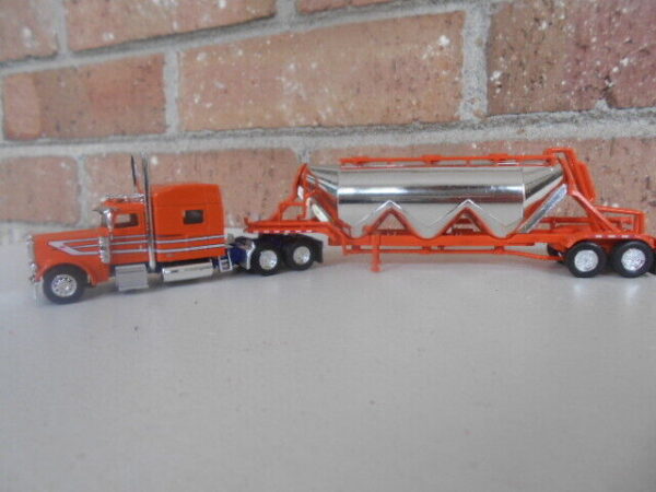 Truck N' Stuff HO Scale Peterbilt Tractor 389 & Pneumatic Tank Trailers #48112