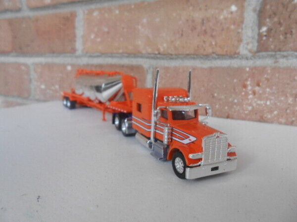 Truck N' Stuff HO Scale Peterbilt Tractor 389 & Pneumatic Tank Trailers #48112 - Image 5