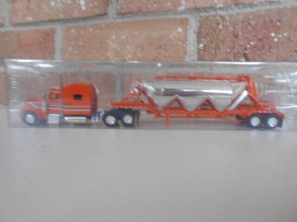 Truck N' Stuff HO Scale Peterbilt Tractor 389 & Pneumatic Tank Trailers #48112 - Image 8