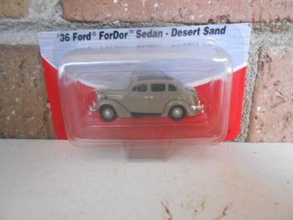 CLASSIC METAL WORKS HO Scale 46 Ford Four Door Sadan Desert Sand #30221