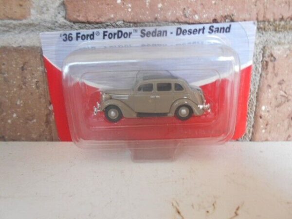 CLASSIC METAL WORKS HO Scale 46 Ford Four Door Sadan Desert Sand #30221 - Image 3