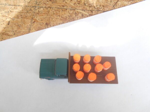 M&B Customized Orange & White Barrels HO Scale #1022 - Image 4