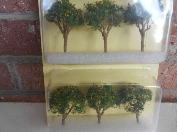 MP Scenery Products Item  #70903 HO Scale Lemon Trees 6/pk Height 2" / 2-1/2" - Image 4
