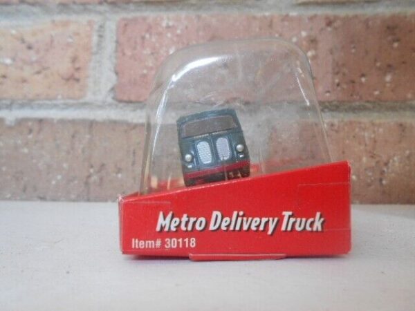 CLASSIC METAL WORKS HO Scale Metro Delivery Truck Railway Express Agency #30118 - Image 2