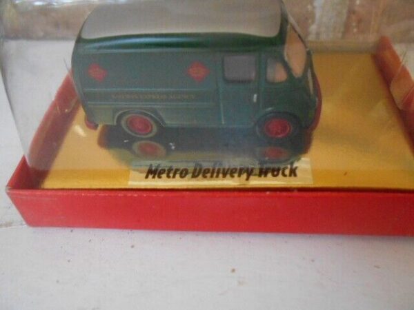 CLASSIC METAL WORKS HO Scale Metro Delivery Truck Railway Express Agency #30118 - Image 5