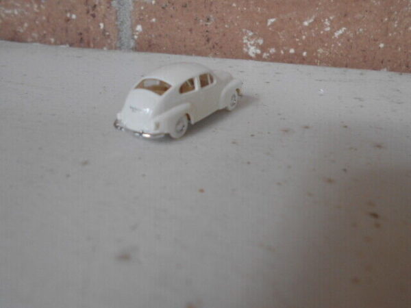 Praline HO Scale Volvo 544 Model White #3904 - Image 4