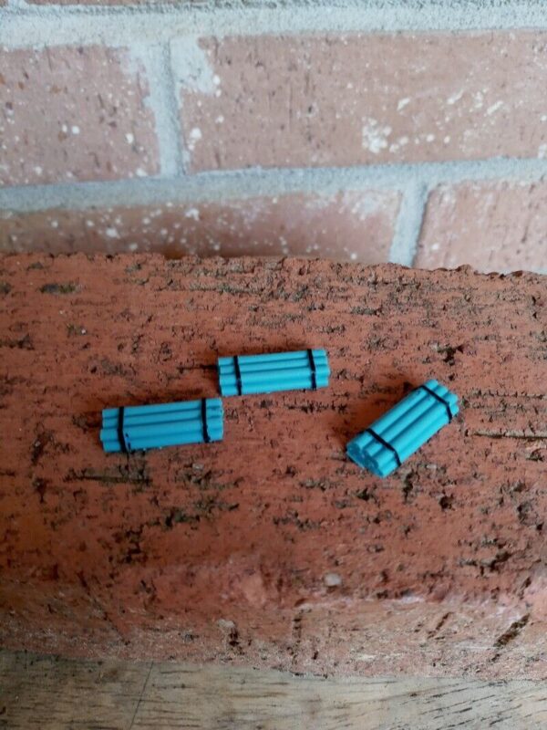 #2020 M&B N Scale Accessories Detailed Blue Banded Pipe Loads (3 Per Pack) - Image 2