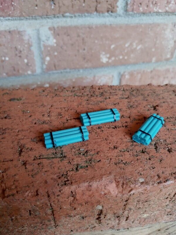 #2020 M&B N Scale Accessories Detailed Blue Banded Pipe Loads (3 Per Pack) - Image 3