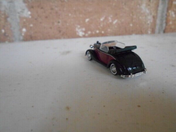 Busch HO Scale Mercedes 170-S Cabrio Black & Maroon #40507 - Image 4