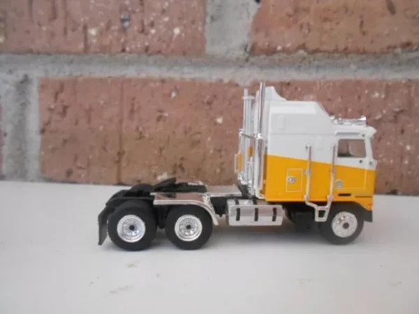 Brekina HO Scale Kenworth K100 Tractor Aerodyne 3-Axle  White/Yellow #85732 - Image 6