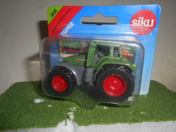 Siku Tractor 4 X 4 Ho Scale #0858