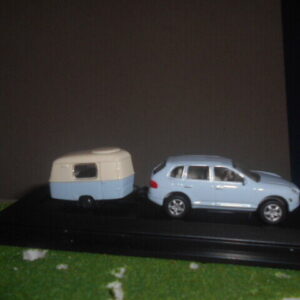 Mailbu Interational Porsche Cayenne Turbo With Caravan #60004-PLB