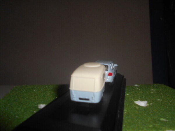 Mailbu Interational Porsche Cayenne Turbo With Caravan #60004-PLB - Image 3