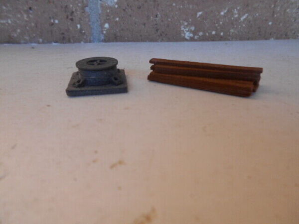Wood And Spool Of Wire HO Scale #95072