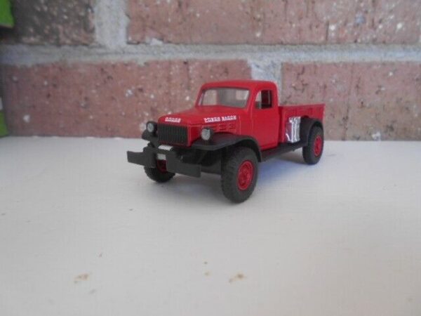 Menard O Scale  #279-9398 1947 Dodge Power Wagon Red & Black - Image 5
