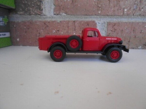 Menard O Scale  #279-9398 1947 Dodge Power Wagon Red & Black - Image 4