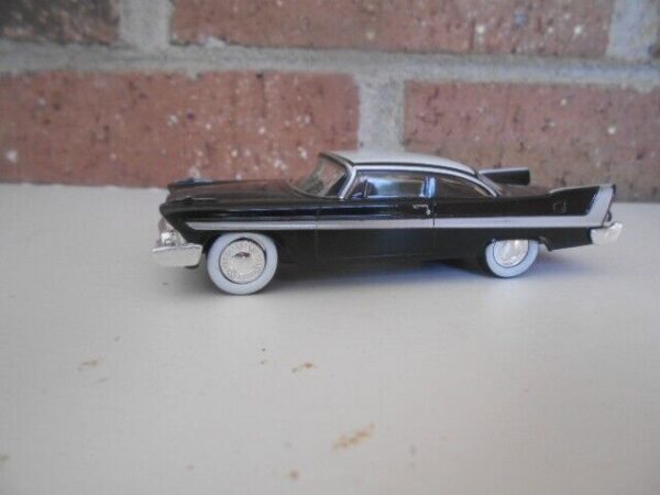 Menard O Scale  #279-9236 1958 Plymouth Fury Black & White - Image 4