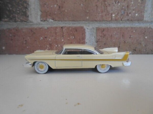Menard O Scale  #279-9236 1958 Plymmouth Fury Cream & Gold - Image 3