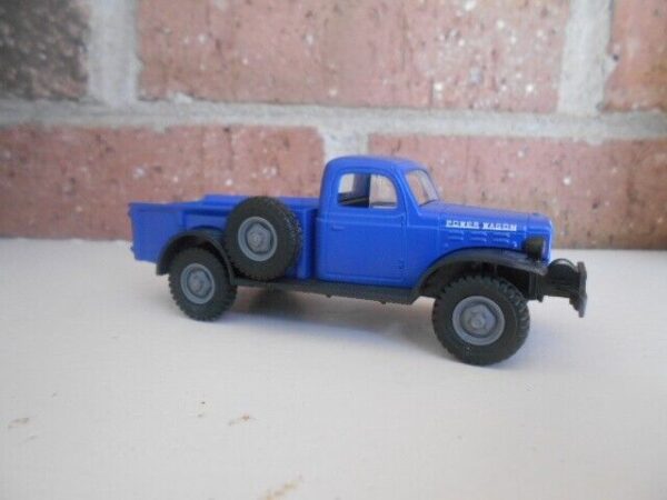 Menard O Scale  #279-9398 --1947 Dodge Power Wagon Blue and Black - Image 5